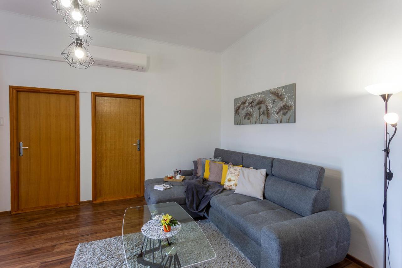 Apartman Lema Pula Bagian luar foto