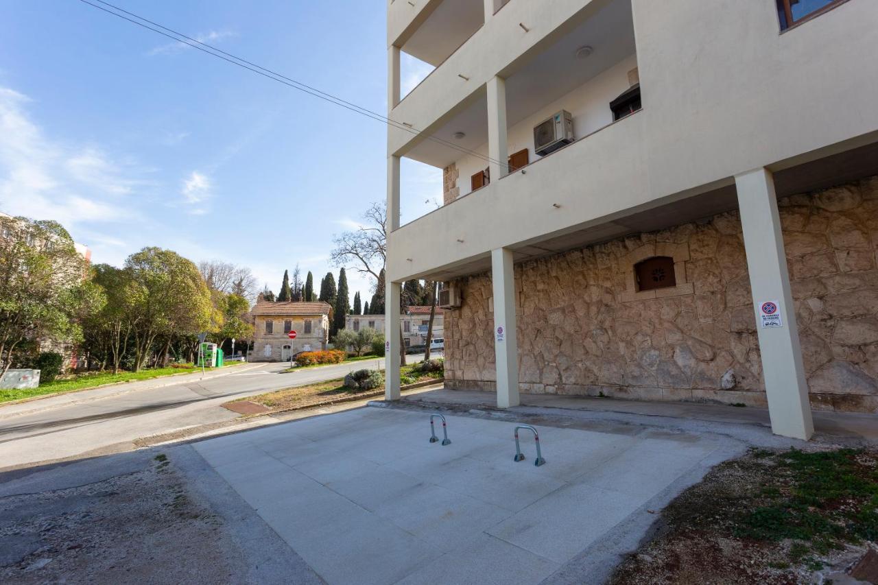 Apartman Lema Pula Bagian luar foto