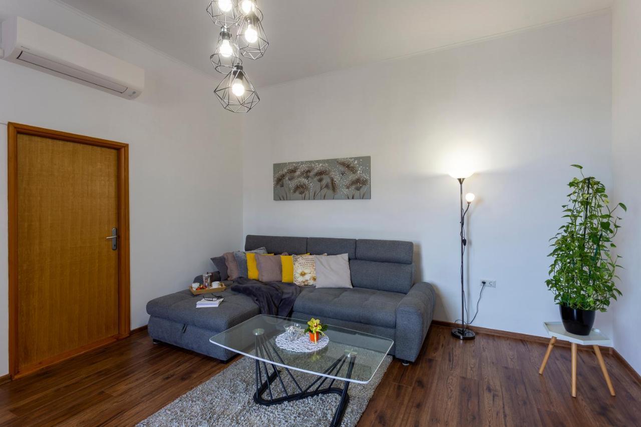 Apartman Lema Pula Bagian luar foto