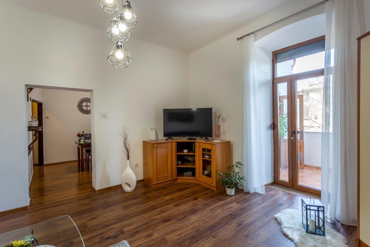 Apartman Lema Pula Bagian luar foto