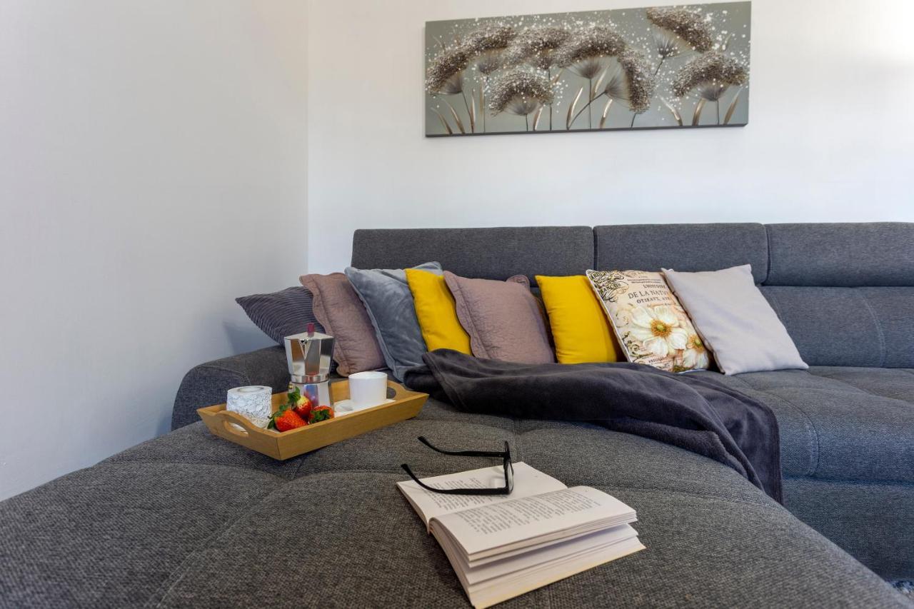 Apartman Lema Pula Bagian luar foto