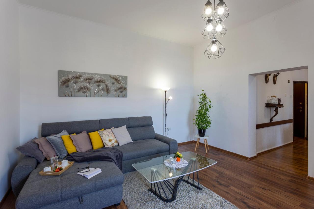 Apartman Lema Pula Bagian luar foto