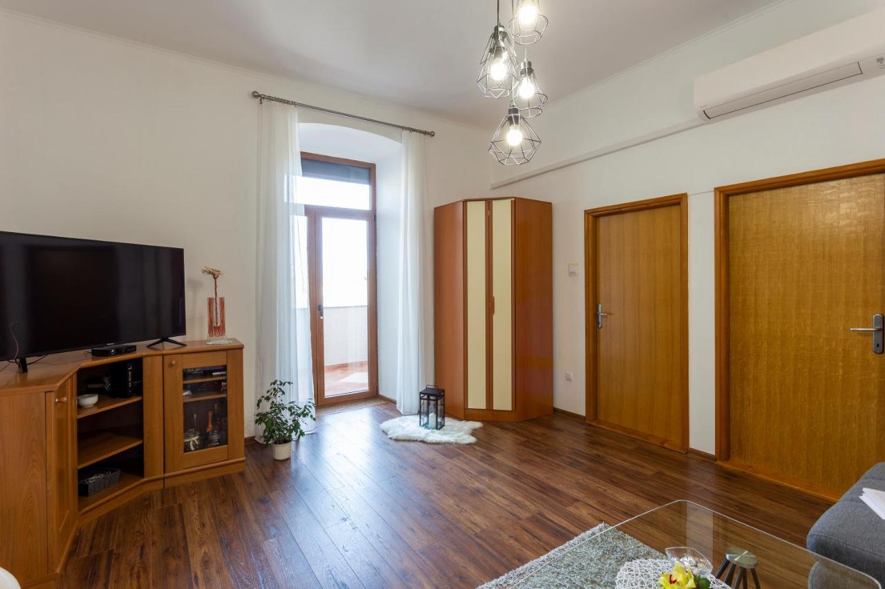 Apartman Lema Pula Bagian luar foto